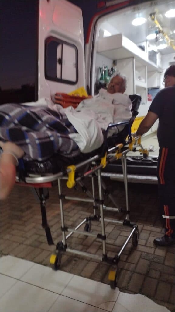 Depois de protesto da família, idoso é transferido para o Hospital Regional