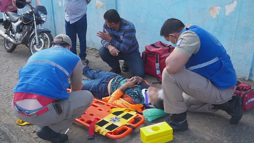Motociclista sofre ferimentos em colisão com Gol em bairro de PG