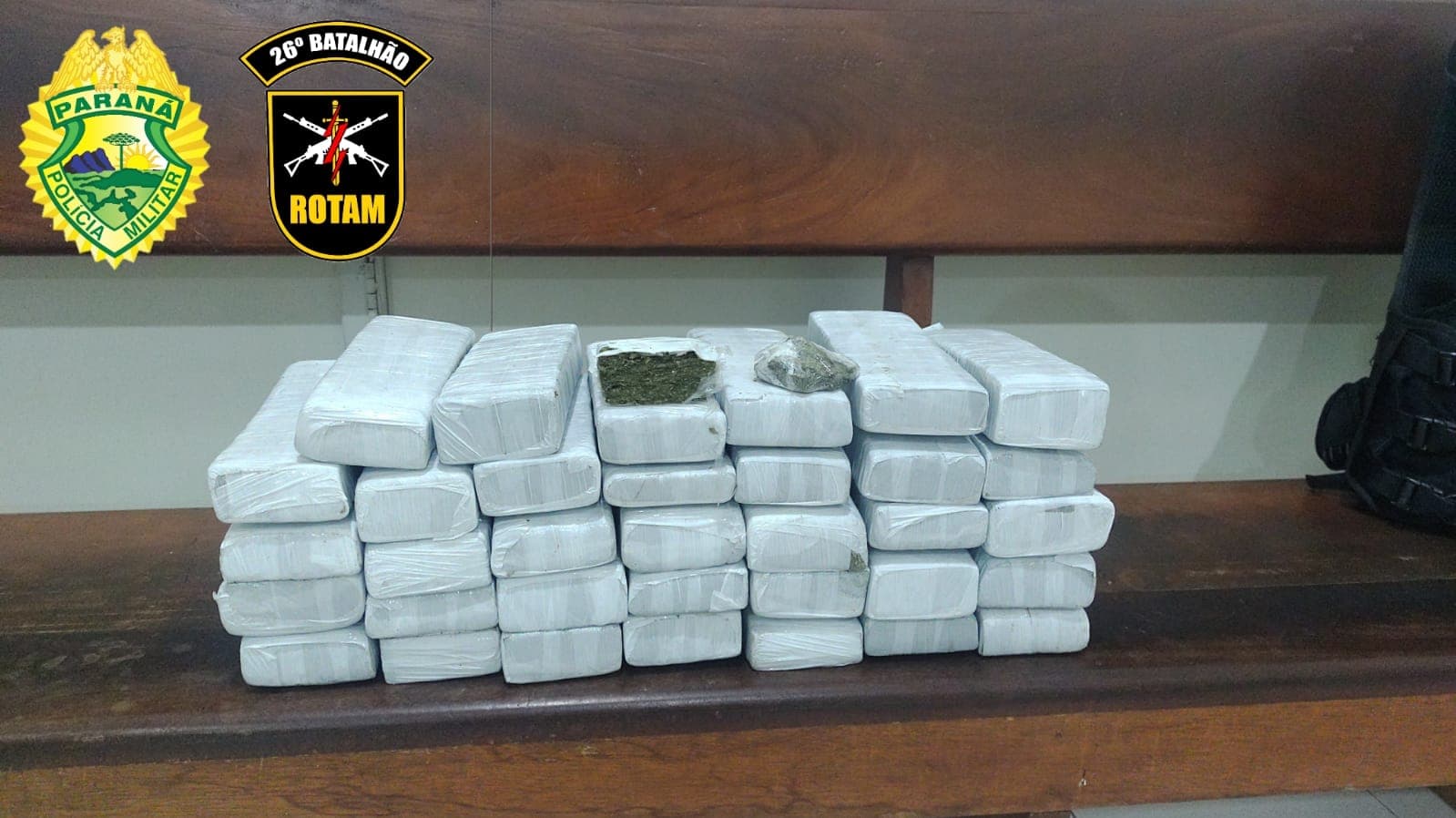 Rotam apreende 20 kg de drogas em ônibus de viagem na região