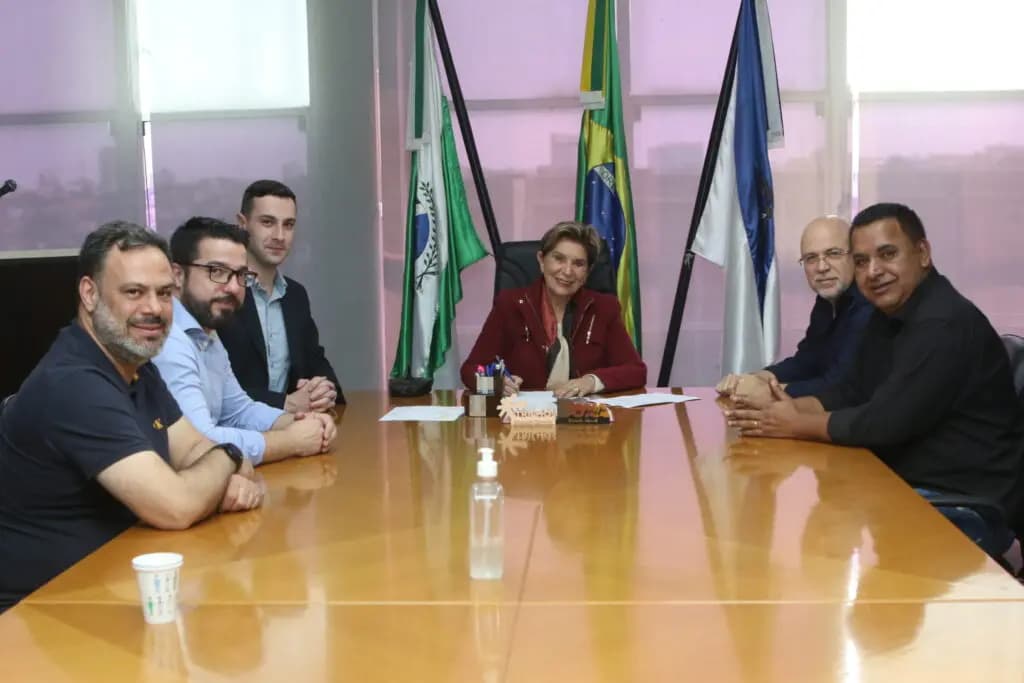 Prefeita Elizabeth anuncia licitação da Estrada do Alagados