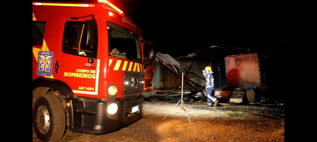 Casa é Incendiada no Jardim Pontagrossense durante a madrugada
