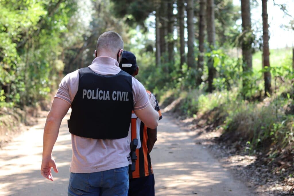Polícia Civil prende pai condenado por embriagar e estuprar as filhas