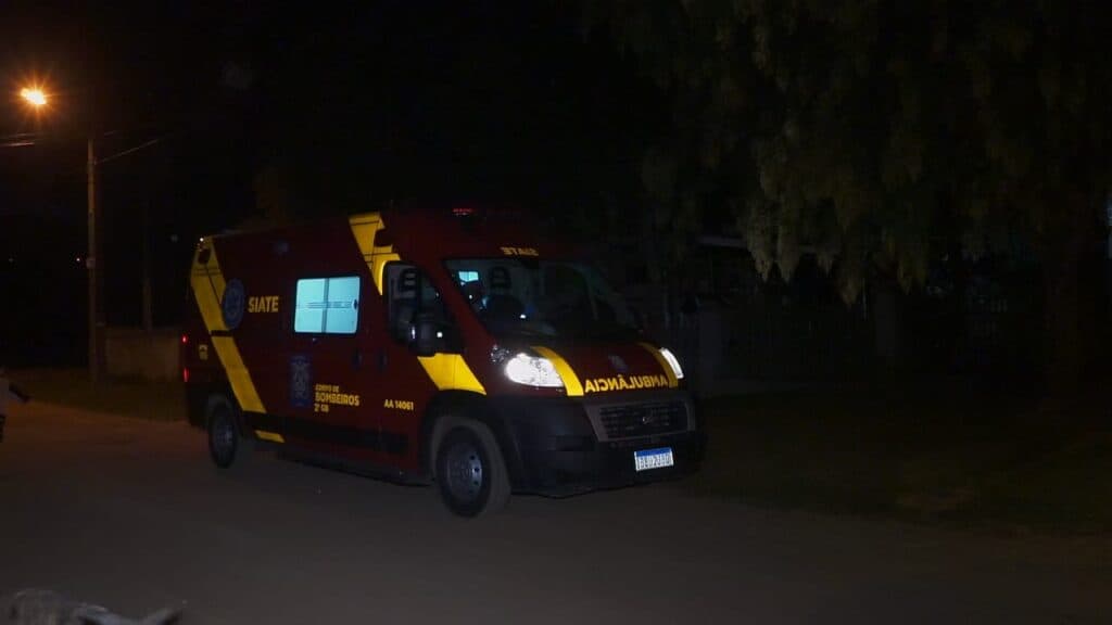 Mãe e filho de 5 meses caem de escada e Samu socorre bebê inconsciente