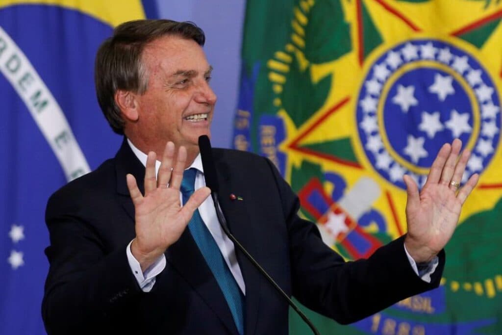 Bolsonaro é eleito personalidade do ano por voto popular na revista Time