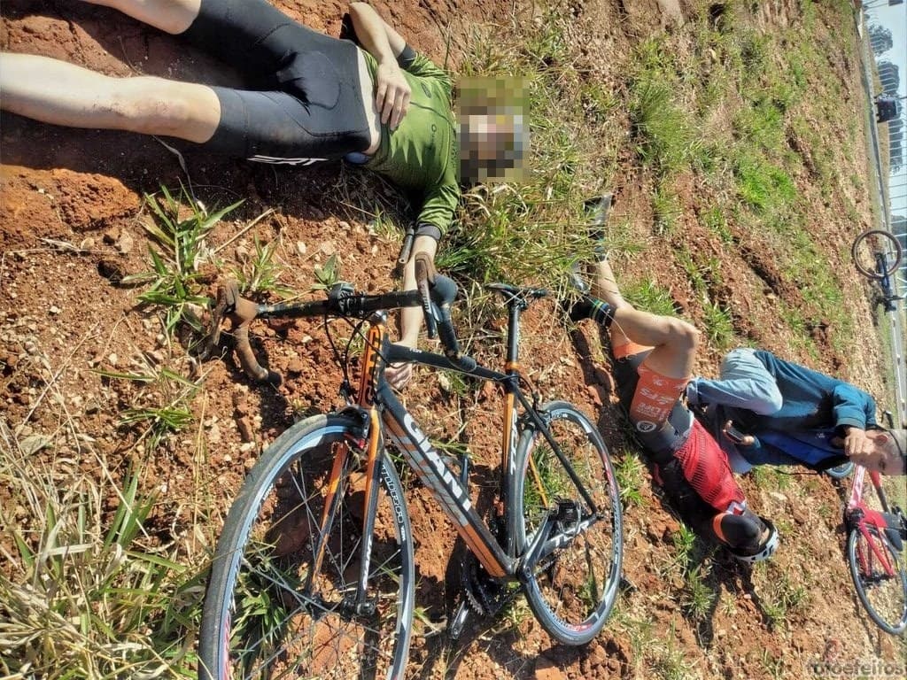Ciclistas ficam feridos ao serem atropelados em ciclofaixa de PG