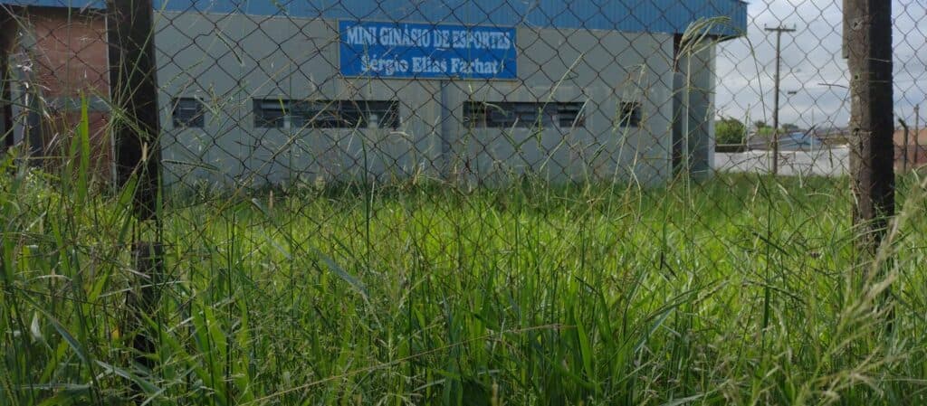 Comunidade denúncia abandono em áreas esportivas de Ponta Grossa