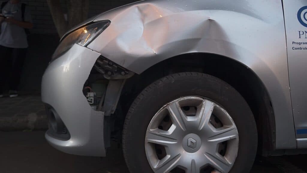 Colisão entre carro e moto na Vila Estrela