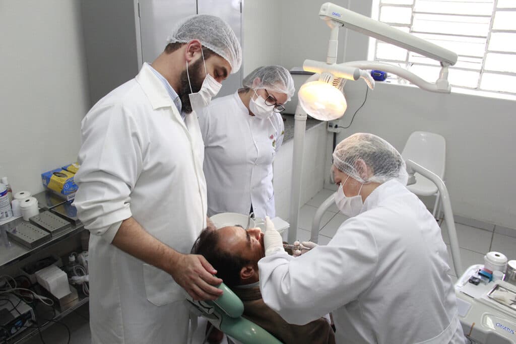 Prefeitura de PG contrata 26 dentistas para atuarem nas unidades de saúde