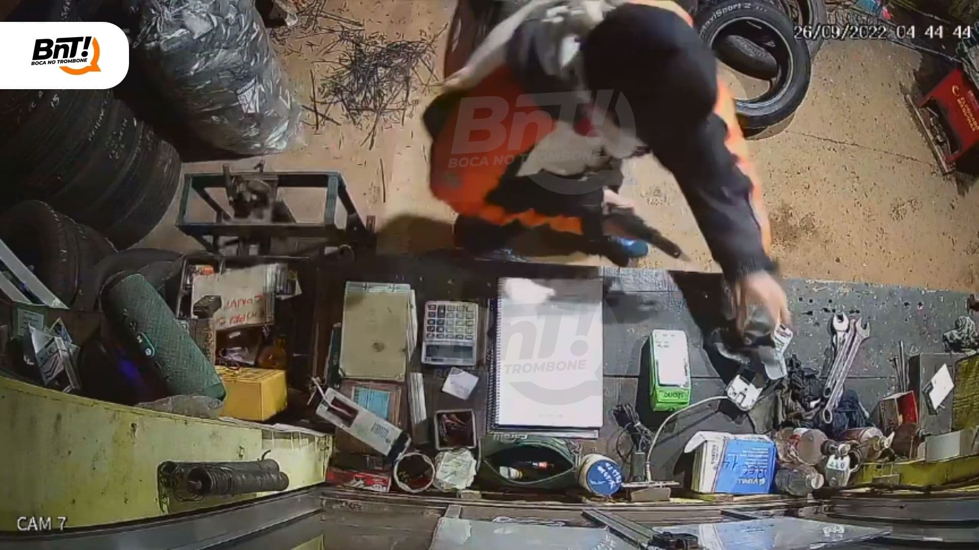 Vídeo mostra momento exato de assalto a borracharia em PG