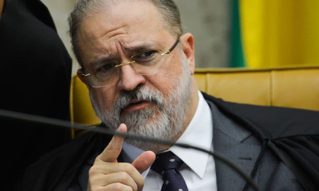 Lei do piso salarial para enfermagem é constitucional, defende Procurador Geral da República