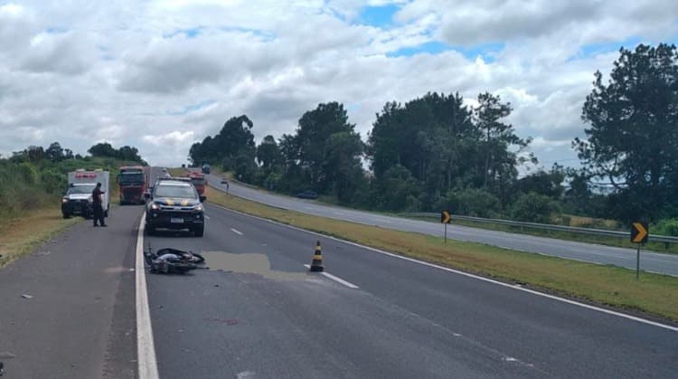 Motociclista se distrai ao celular e acaba morto após ser atropelado em rodovia