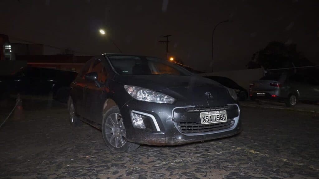 De bandeja. Carro aberto e com chave na ignição é furtado em PG