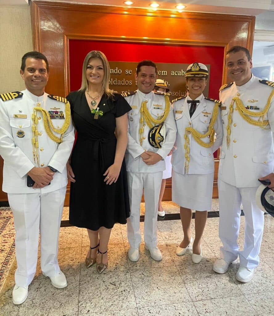 Deputada federal Aline Sleutjes recebe homenagem da Marinha Brasileira