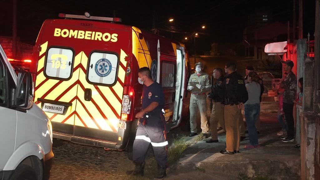 Jovem esfaqueado corre para pedir socorro em PG