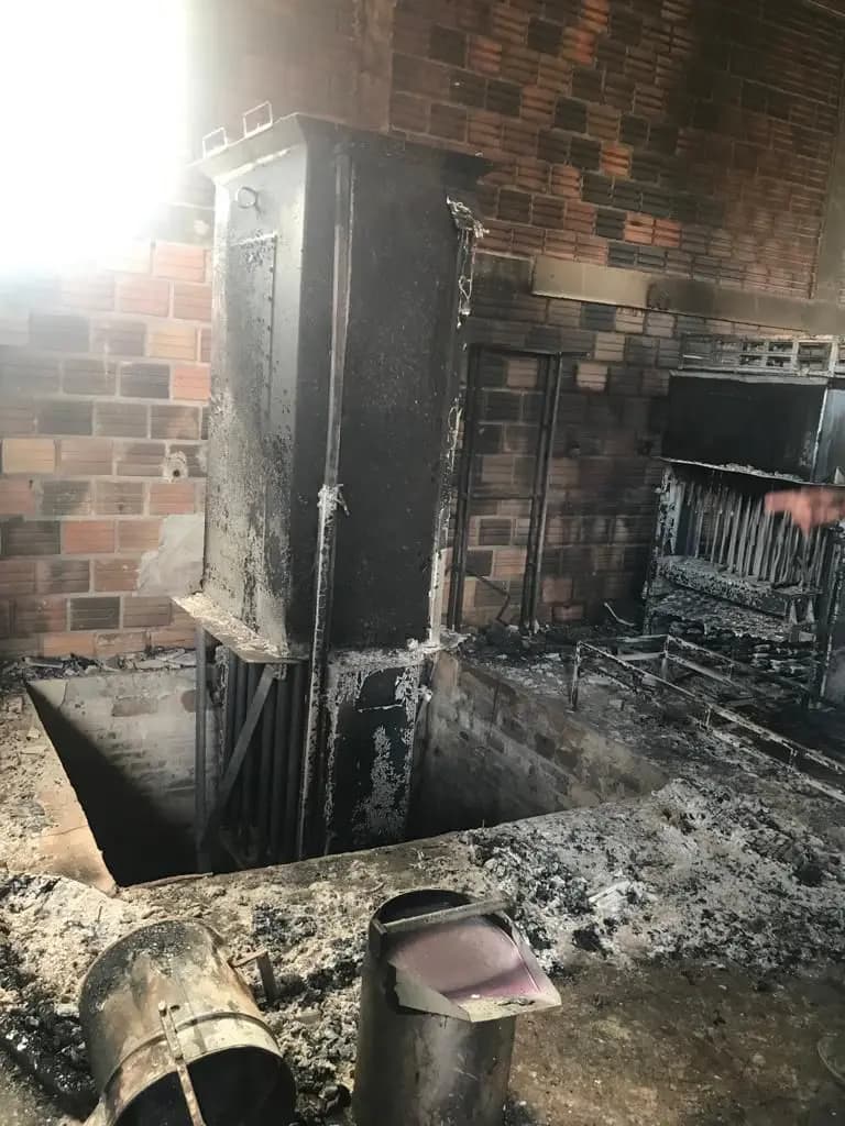 Incêndio destrói fábrica de velas de mosteiro em PG