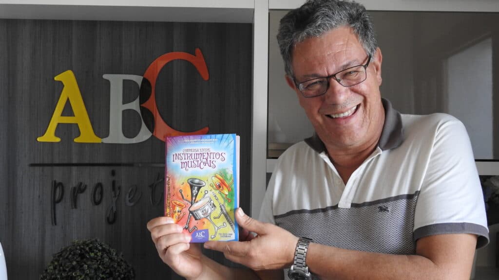 Livro conta a história da bandas de música de Ponta Grossa às crianças