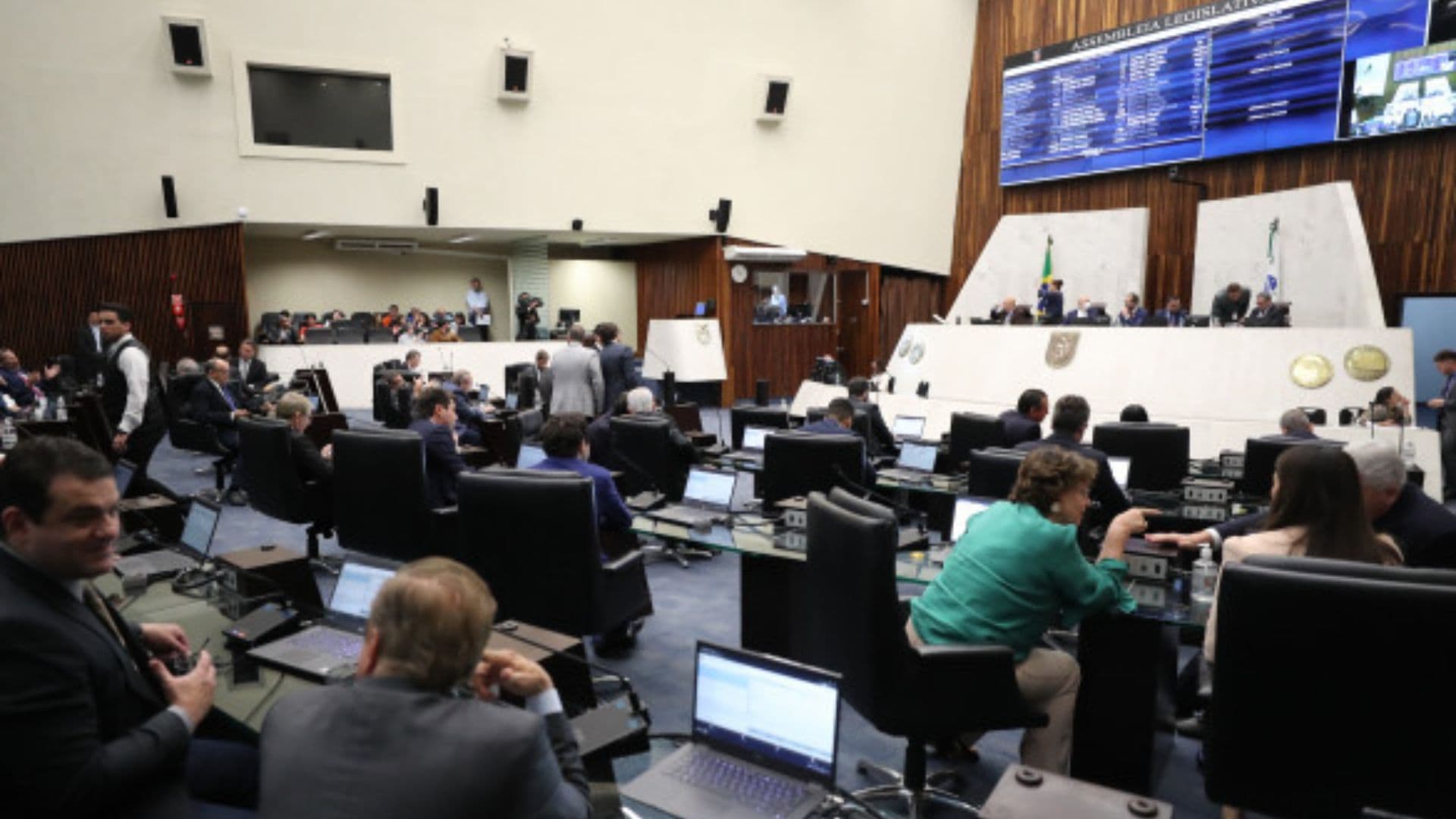 Alep-PR vota sobre a privatização da Copel