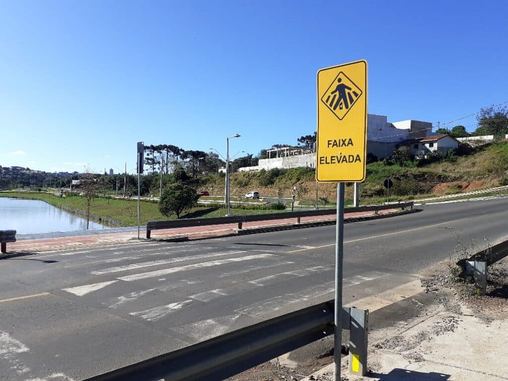 Prefeitura de PG renova sinalização na região de Olarias