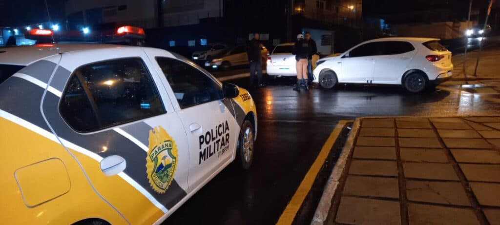 Carro fura preferencial e causa acidente no Centro de PG