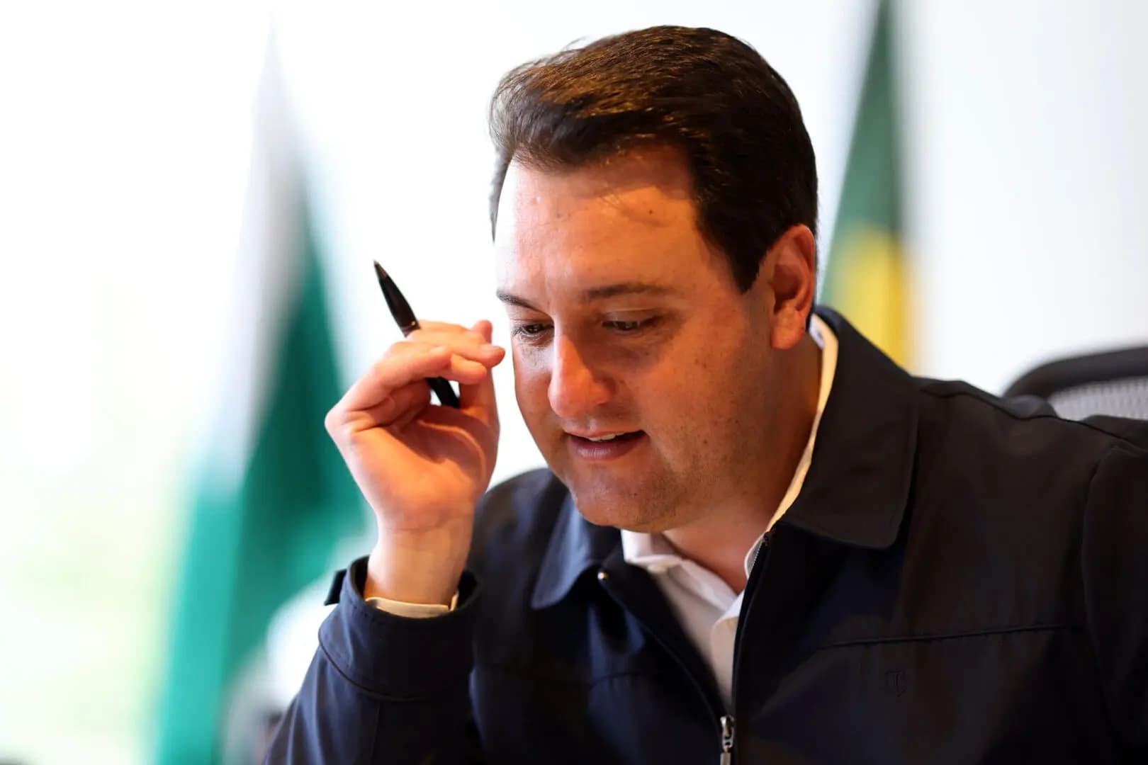 Governador anuncia antecipação do 13º e da folha de dezembro dos servidores