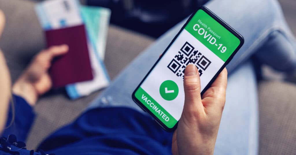 A Comissão de Saúde aprova projeto que proíbe passaporte da vacina