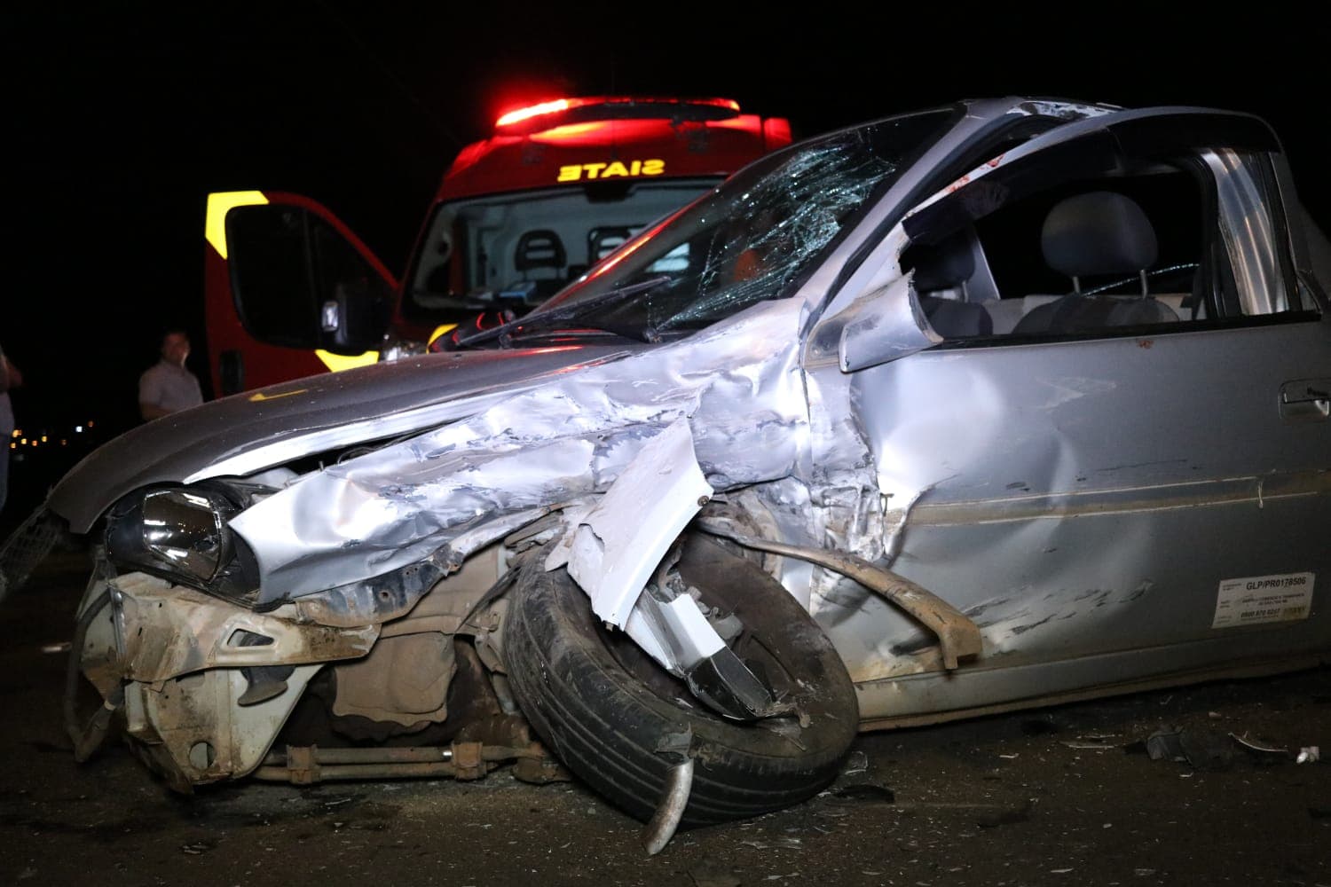 Três pessoas ficam feridas após grave acidente em PG