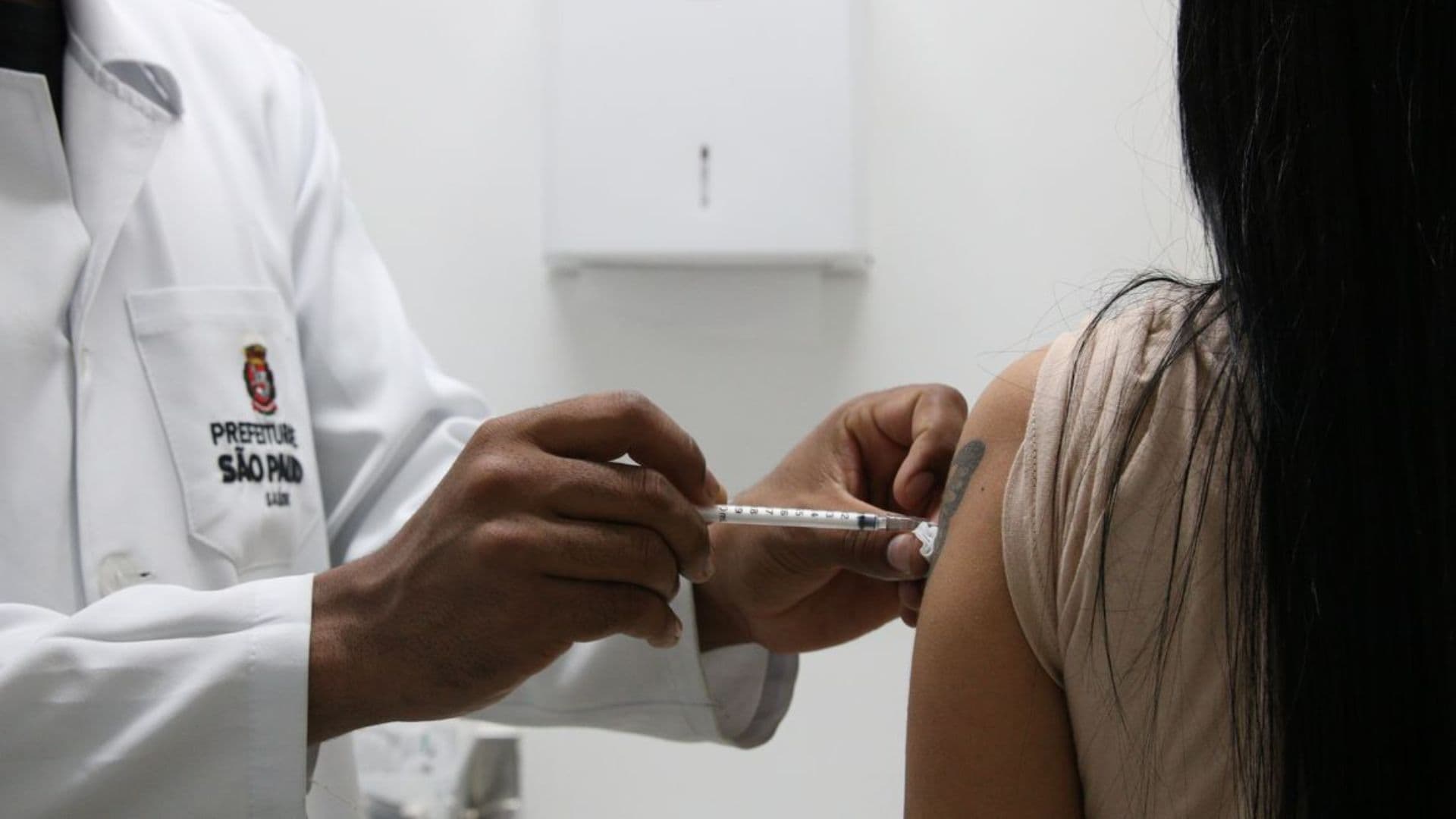 Técnicos pedem vacinas para impedir que variantes sofram mutações