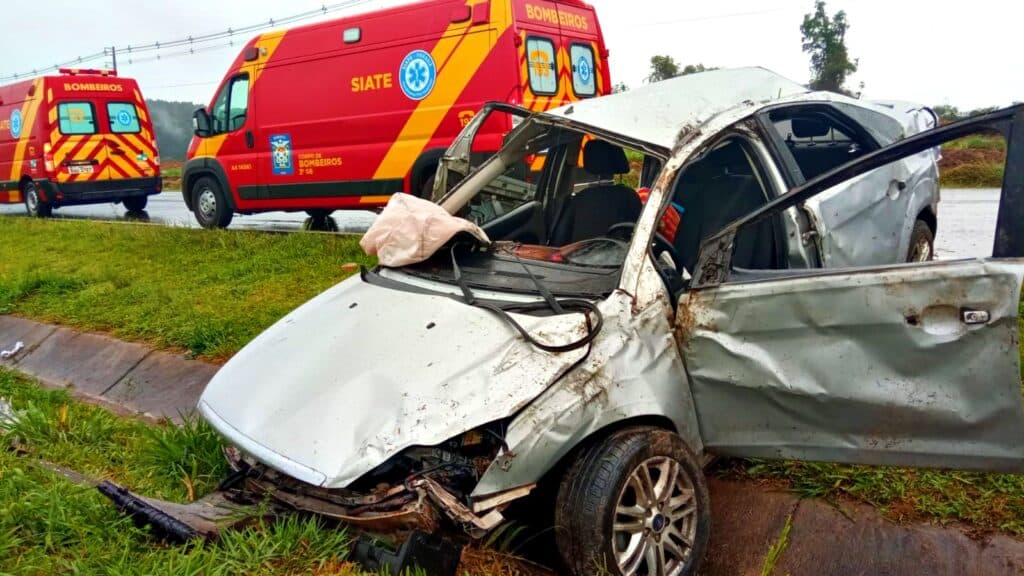 Grave acidente em Ponta Grossa deixa cinco vítimas feridas e um óbito