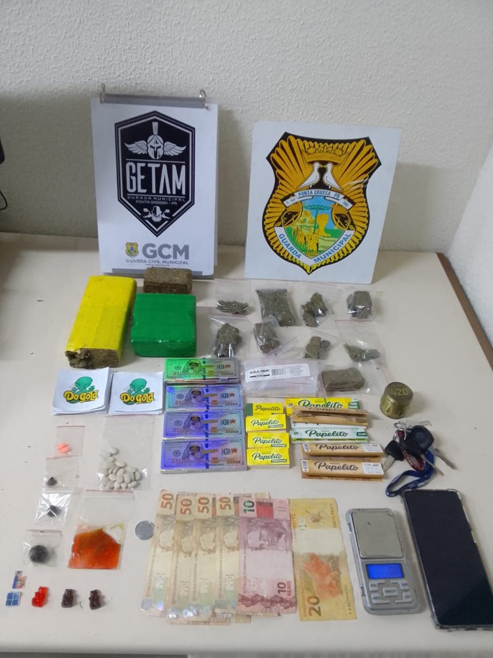 traficante é preso com  maconha, haxixe e LSD em praça de PG