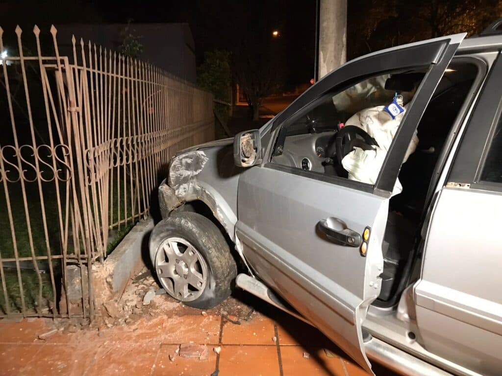 Motorista com sinais de embriaguez quase invade casa em PG