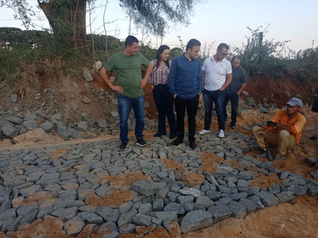 Deputado Aliel visita obra e entidades que receberam recursos em Carambeí