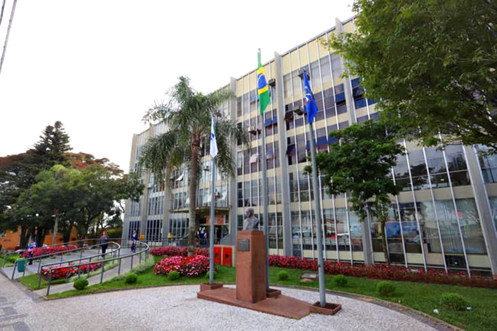 Prefeitura convoca professores e trabalhadores braçais aprovados em concurso e teste seletivo