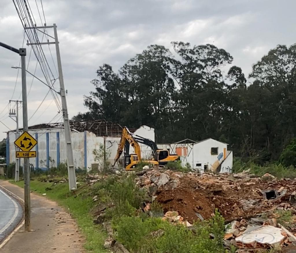 Antigo Matadouro Municipal é demolido e espaço vai abrigar Bosque do Rio Verde