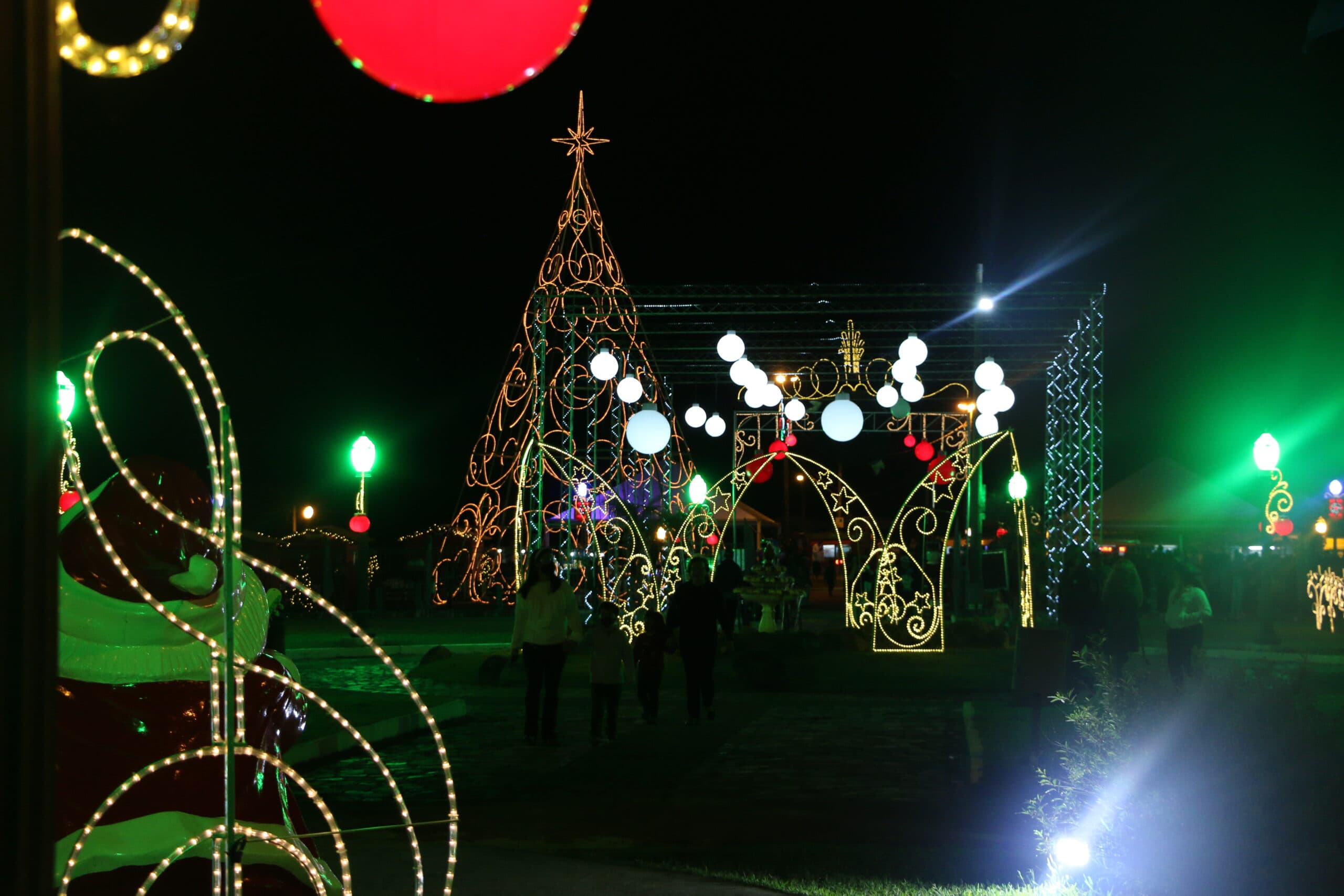 Castro recebe decoração natalina e prepara 2º Fantástico Natal