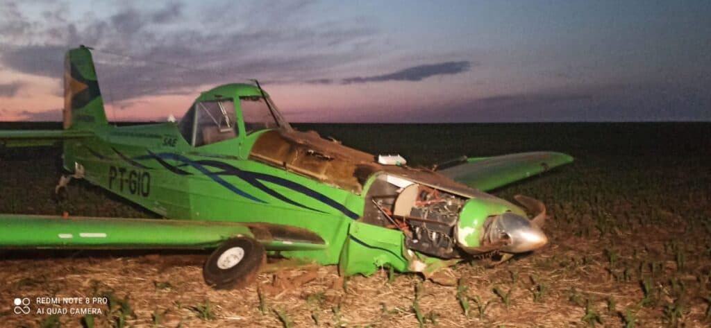 Piloto escapa ileso após queda de avião em Ponta Grossa
