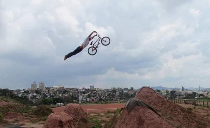 Atleta ponta-grossense participa de evento internacional de BMX