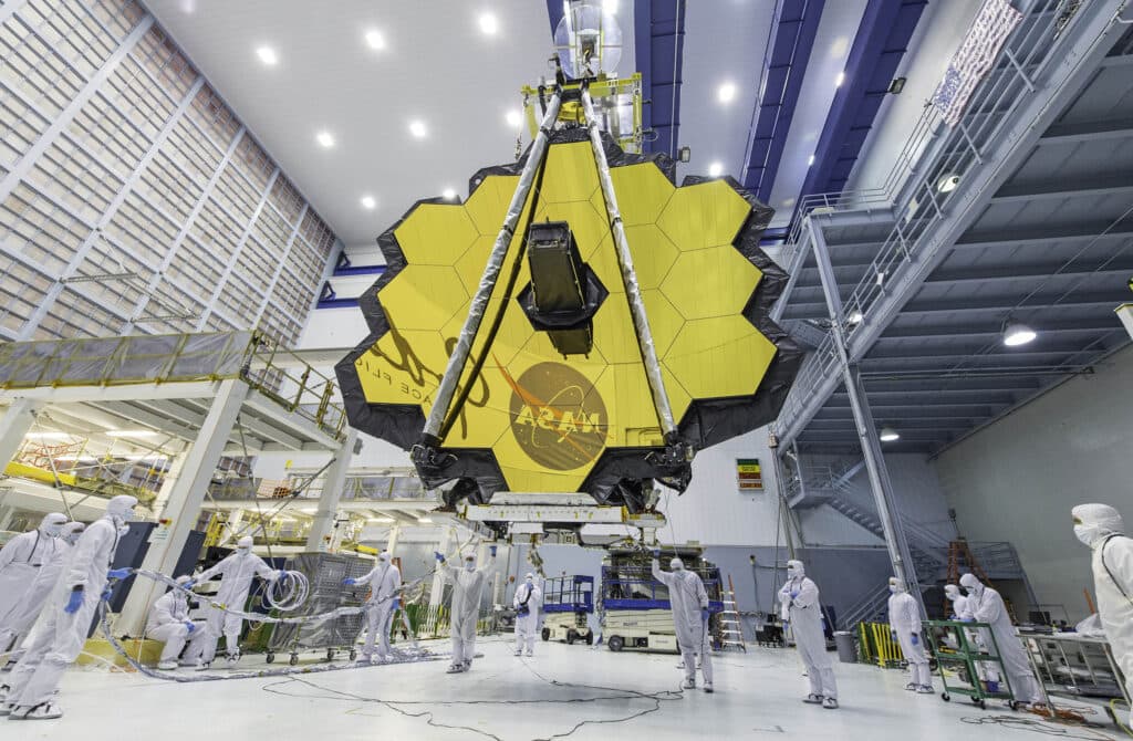 Meteoro atinge James Webb e coloca em risco projeto mais caro da Nasa