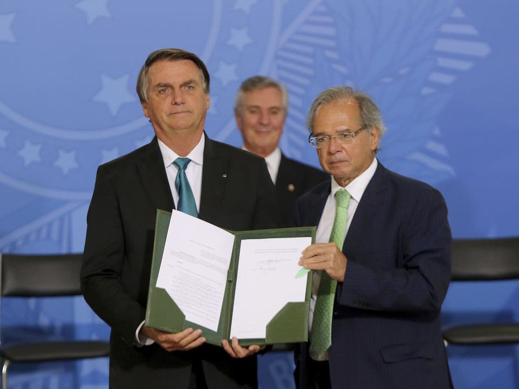 Governo Bolsonaro planeja tributar compras em sites chineses