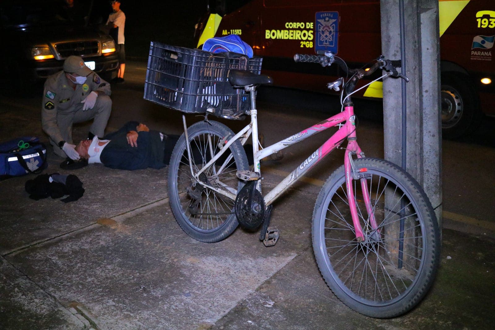 Homem cai da bicicleta em bairro de PG