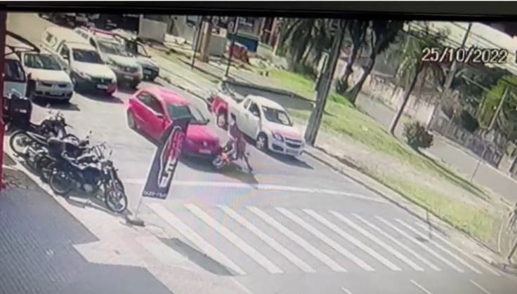 Homem se acidenta com moto recém comprada e perde para PM por documentação atrasada