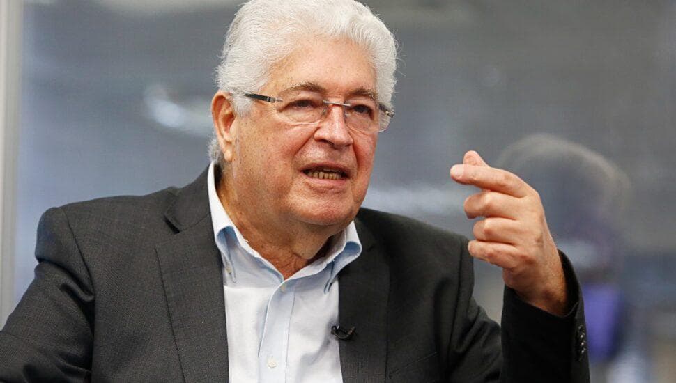 TRE-PR multa Roberto Requião por ofensas a Ratinho Junior