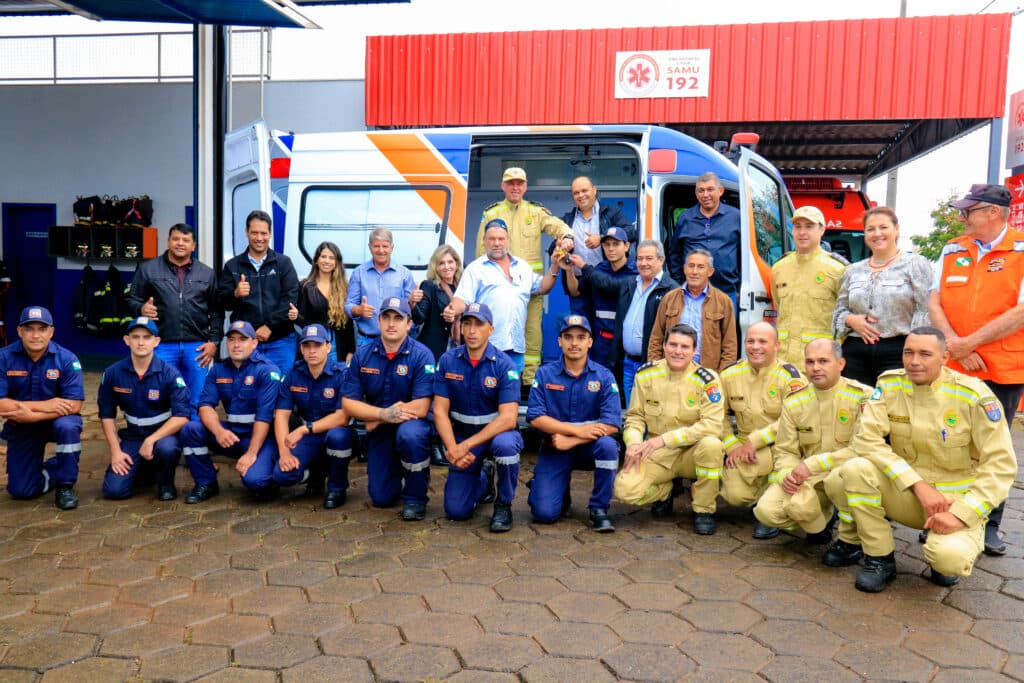 Prefeitura de Tibagi entrega nova ambulância para a Defesa Civil