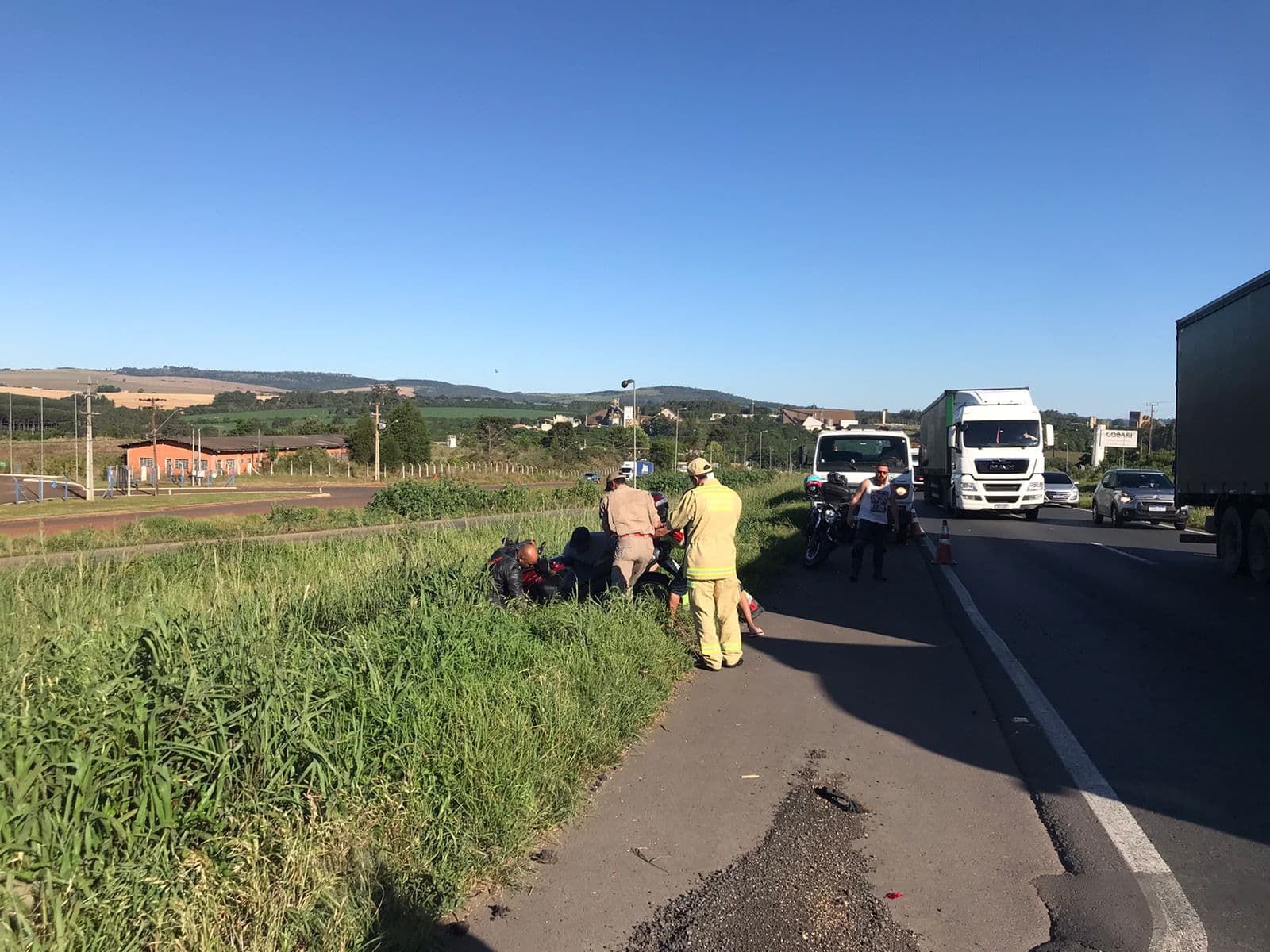 Casal é jogado para fora da pista após levar fechada em rodovia de PG