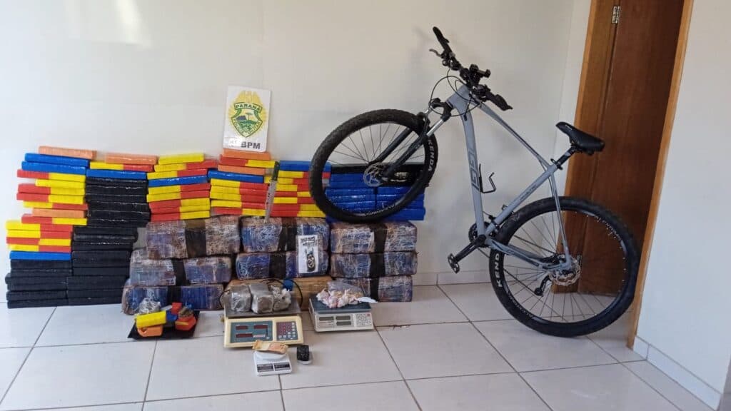 PM localiza quase 200 kg de maconha e prende dois traficantes em PG