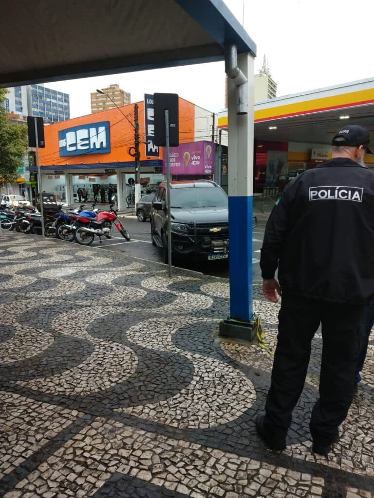 Polícia Civil cumpre busca em hotel e fiscaliza praças no Centro de PG