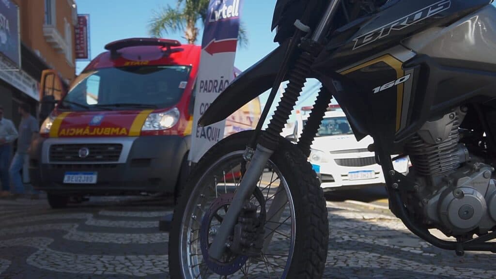 Colisão deixa motociclista ferido em PG