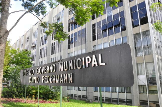 Prefeitura pede reintegração de posse após famílias ocuparem terreno