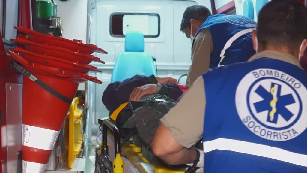 Carro avança em cruzamento e provoca acidente grave em Uvaranas