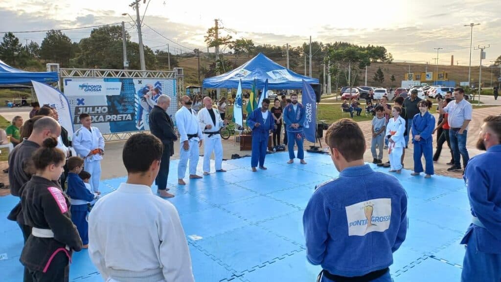 Julho Faixa Preta divulga e incentiva artes marciais em PG