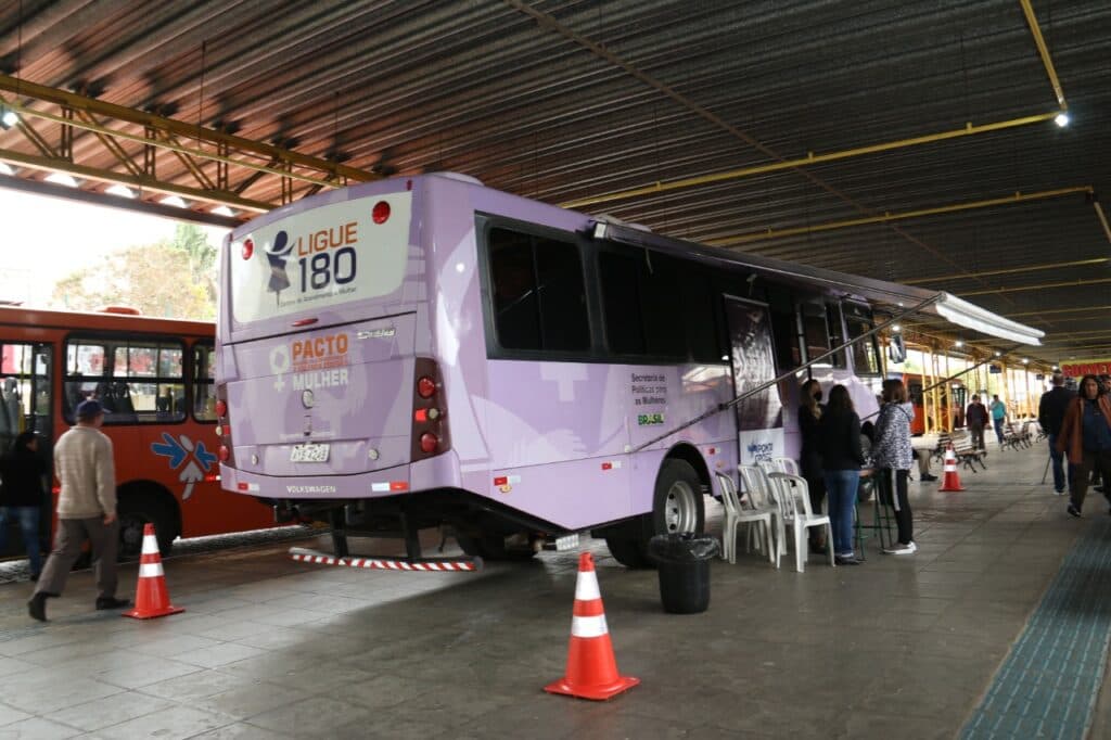 Ônibus Lilás e Casa da Mulher levam serviços ao Terminal Central e às zonas ruraisis